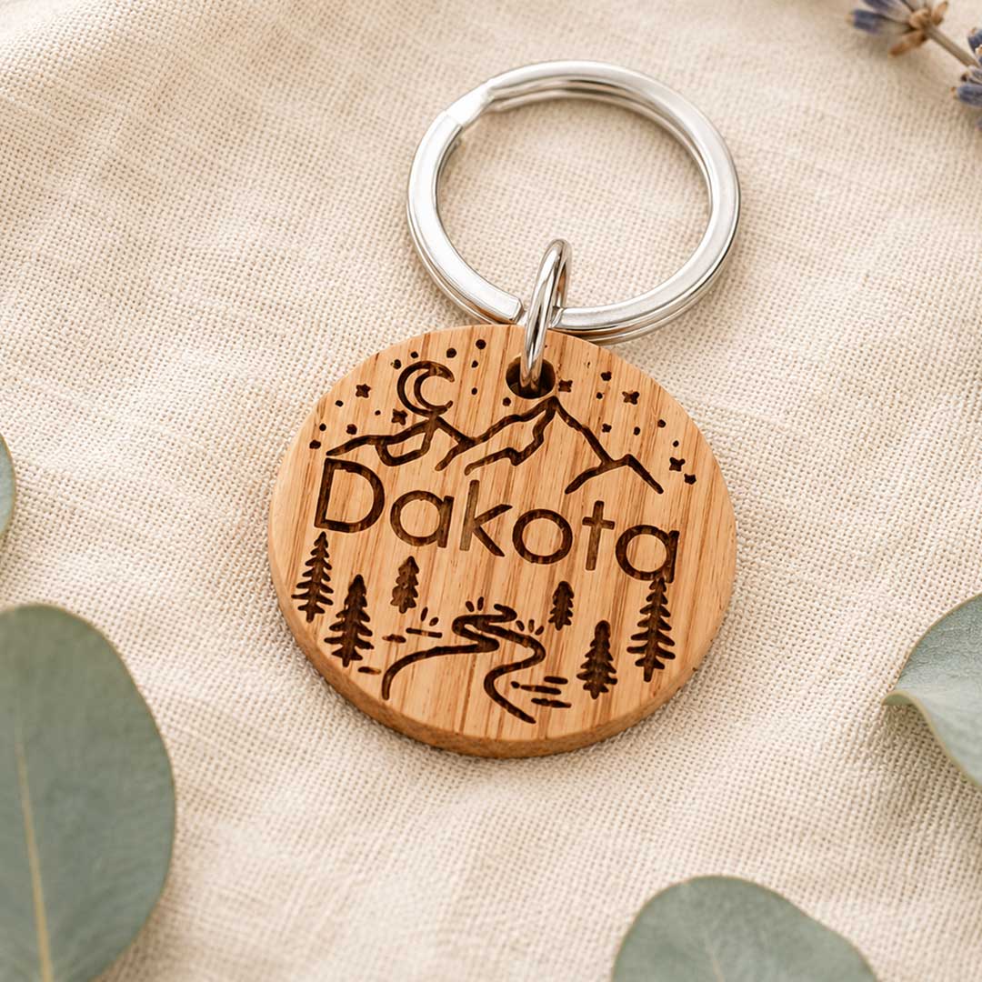 Médaille ronde en bois gravée au laser pour chien, personnalisée avec prénom et motif, fabriquée en France par Medaléa