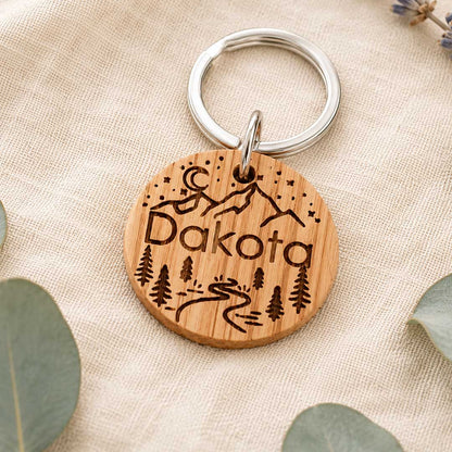 Médaille ronde en bois gravée au laser pour chien, personnalisée avec prénom et motif, fabriquée en France par Medaléa